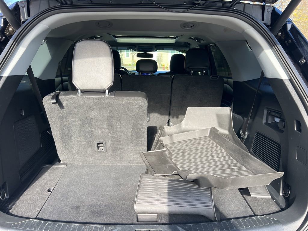 Used 2022 Ford Explorer Limited w/ Equipment Group 301A AWD/4WD image 33