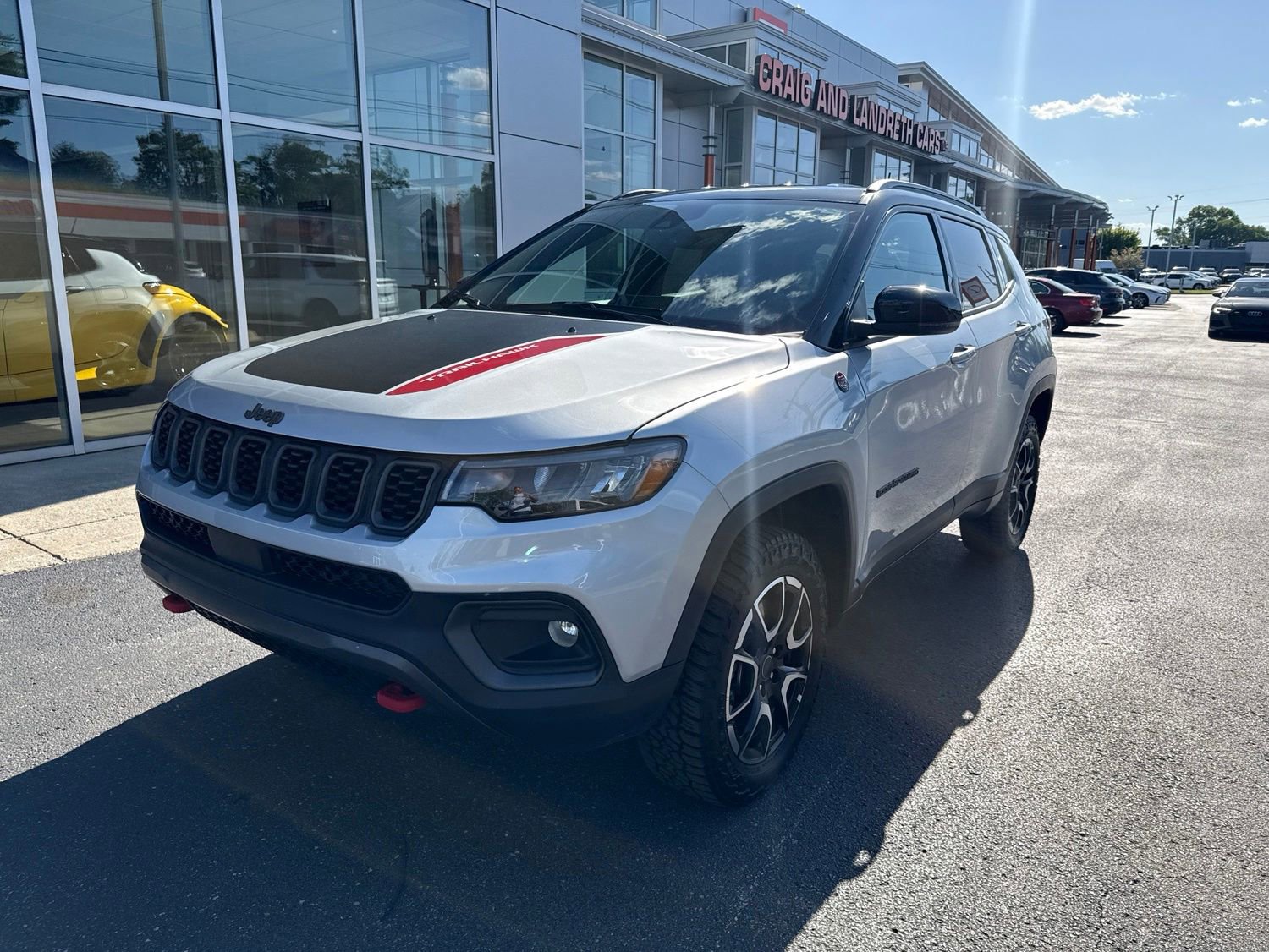 Used 2025 Jeep Compass Trailhawk AWD/4WD image 3