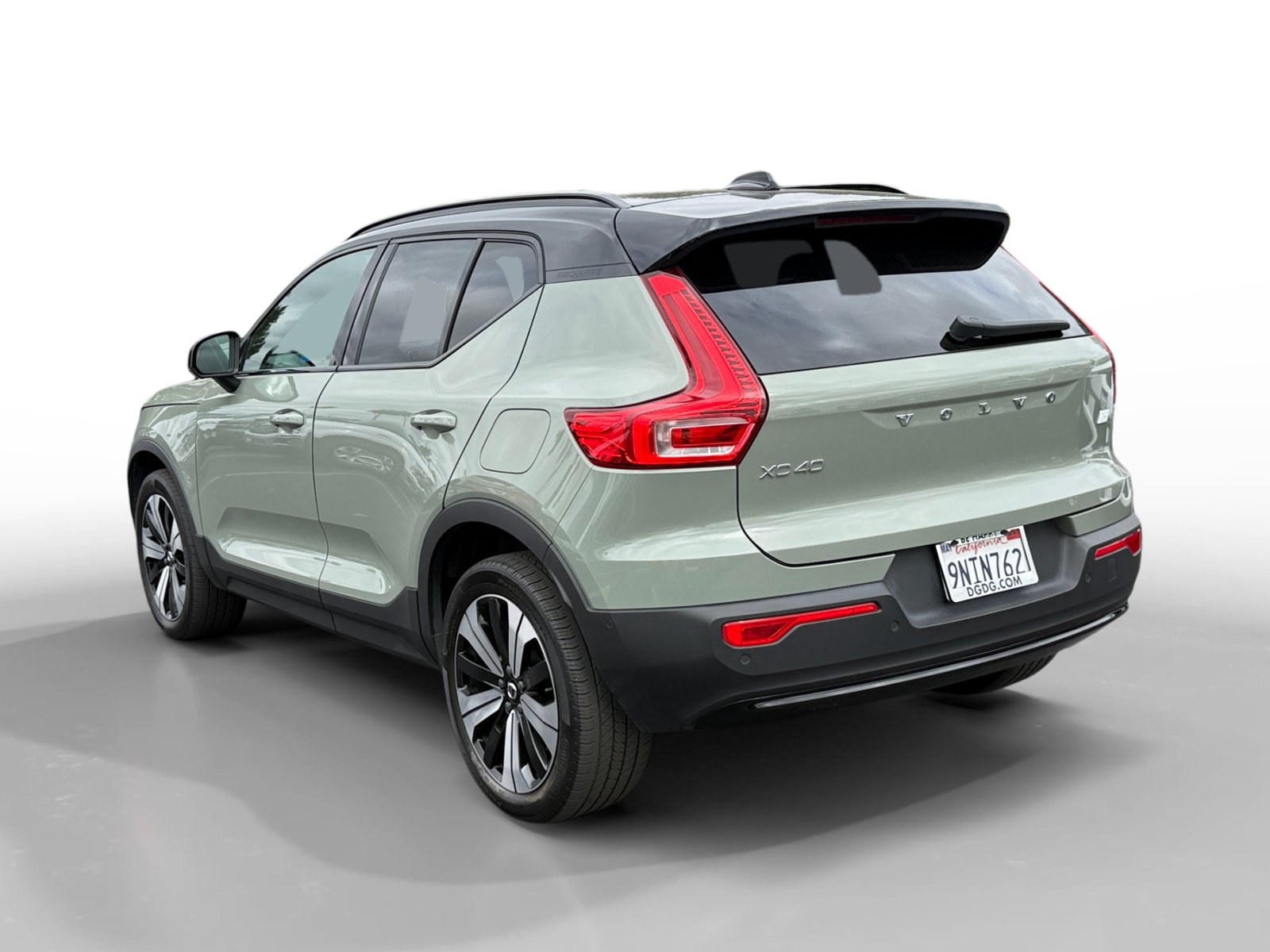 Used 2023 Volvo XC40 Recharge Plus AWD/4WD image 3