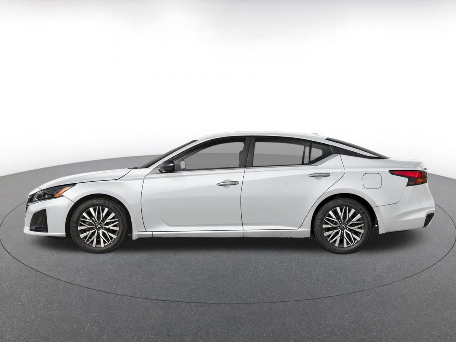 Used 2025 Nissan Altima 2.5 SV FWD image 3