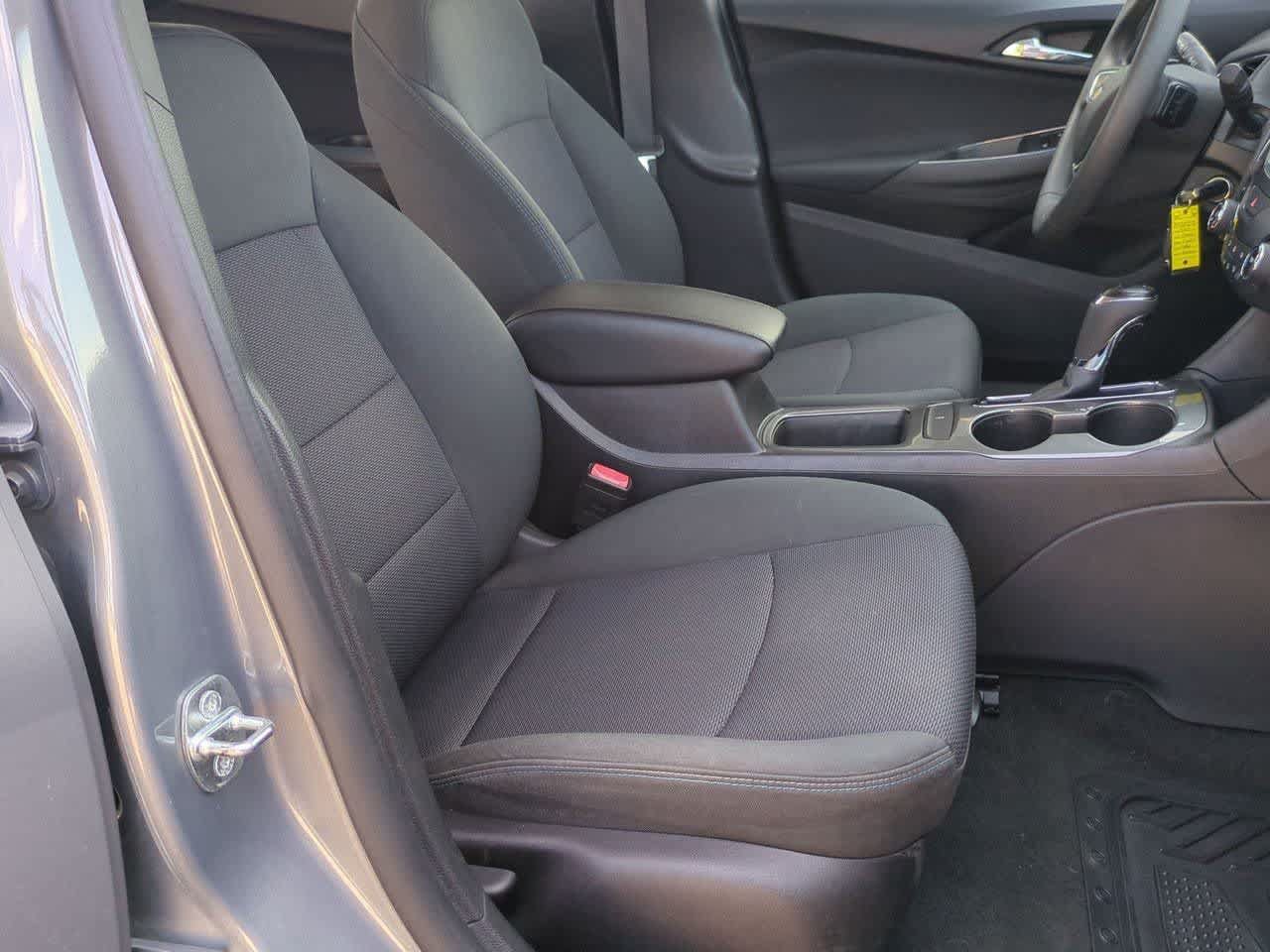 Used 2017 Chevrolet Cruze LT FWD image 20