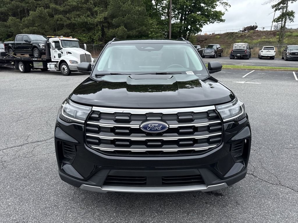 Used 2025 Ford Explorer Active AWD/4WD image 2