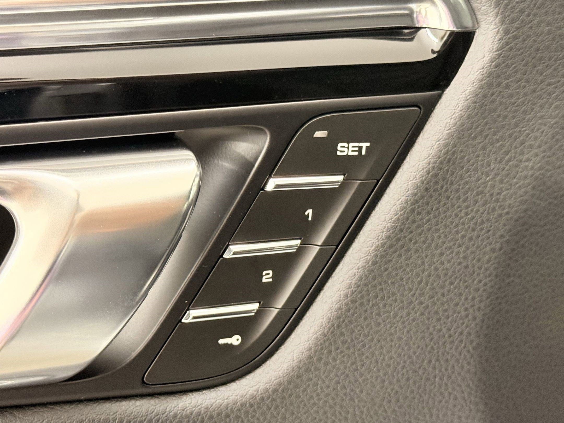 Used 2025 Porsche Macan image 22