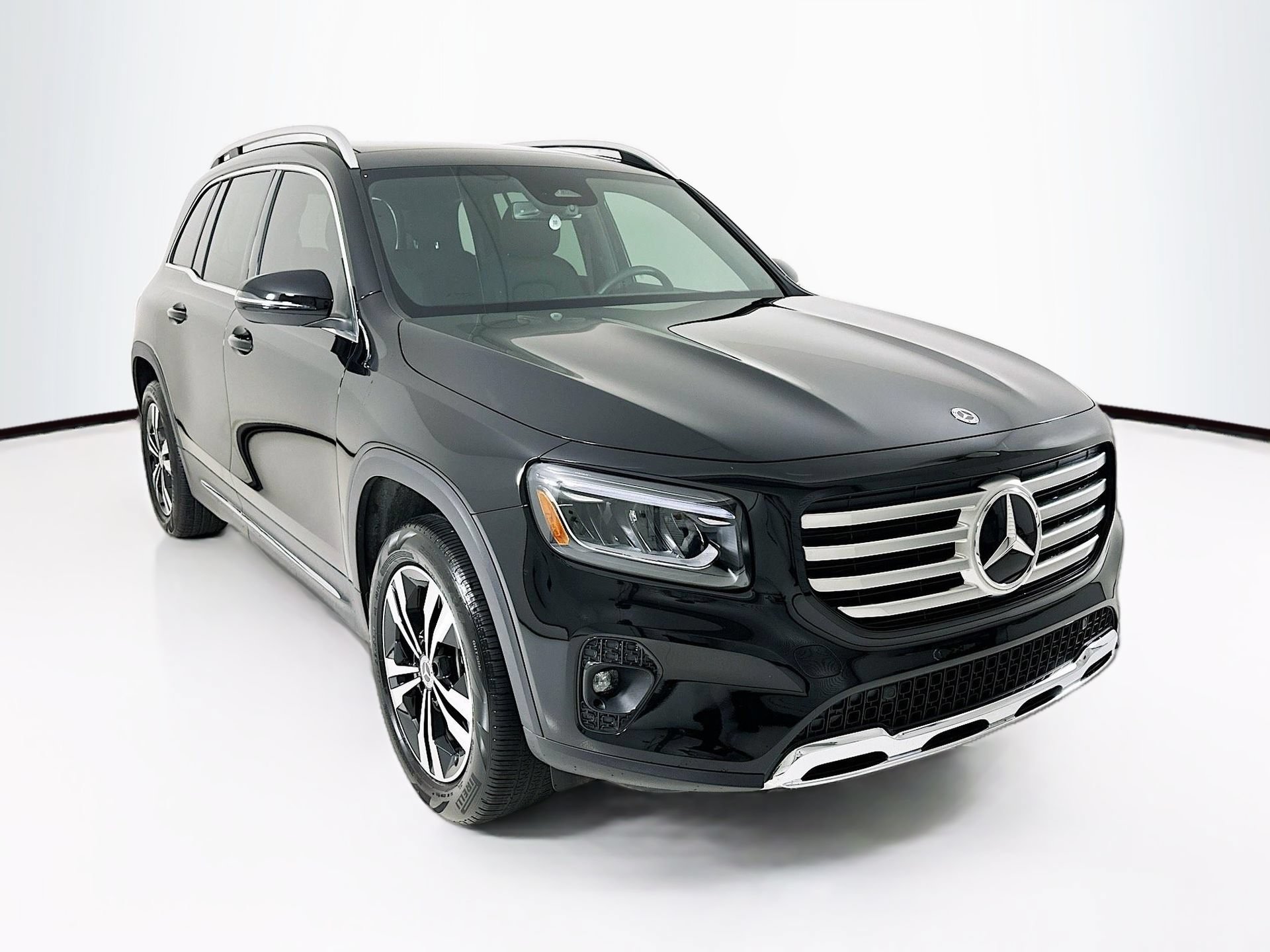 Used 2026 Mercedes-Benz GLB 250 4MATIC image 1
