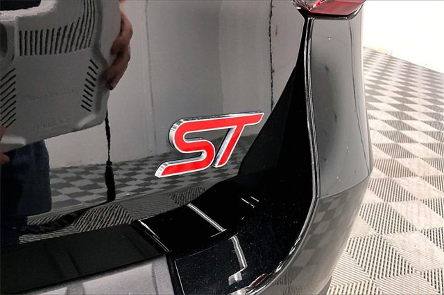 Used 2023 Ford Explorer ST w/ Technology Package image 8