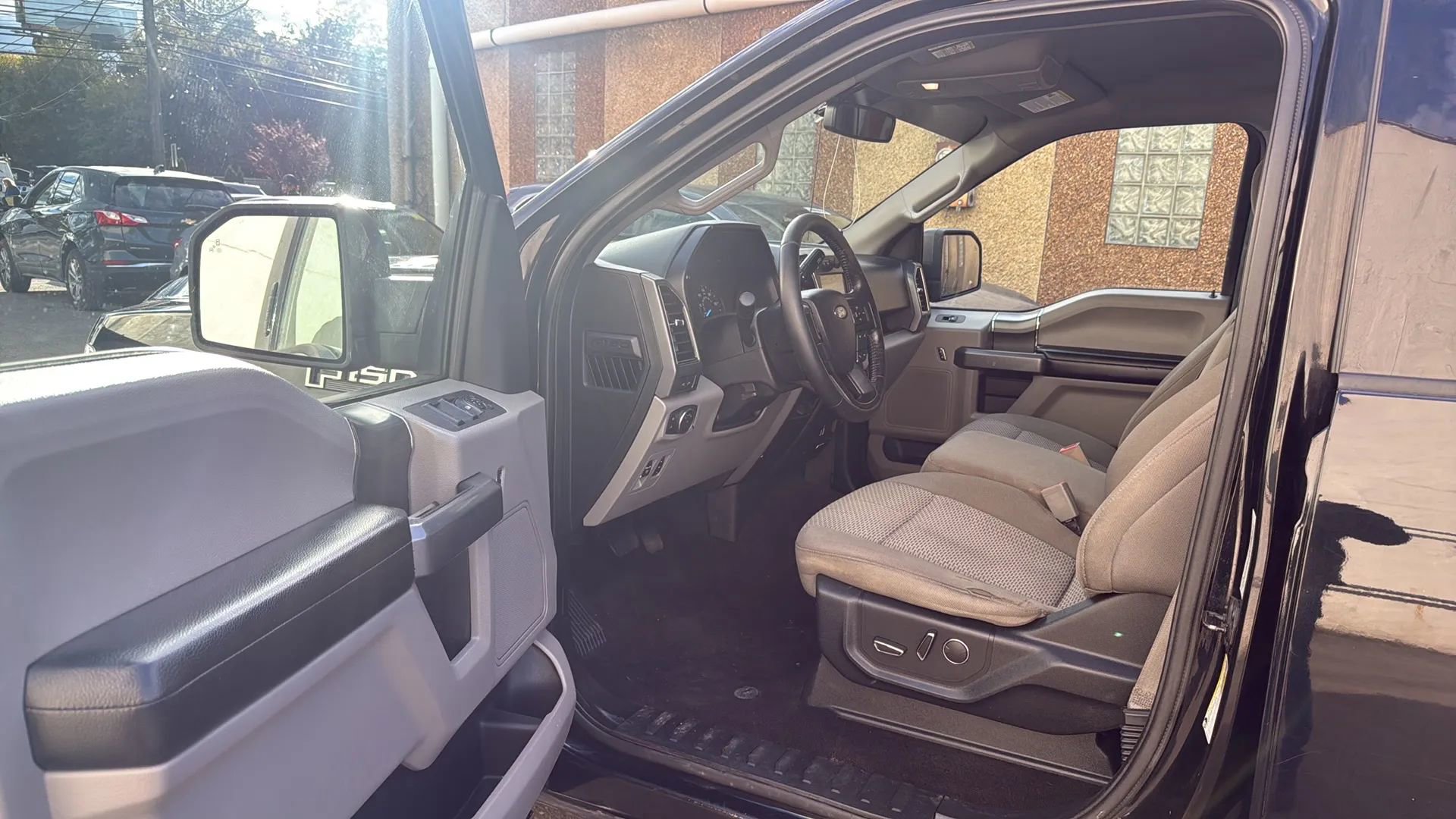 Used 2018 Ford F150 XLT w/ Equipment Group 302A Luxury image 20