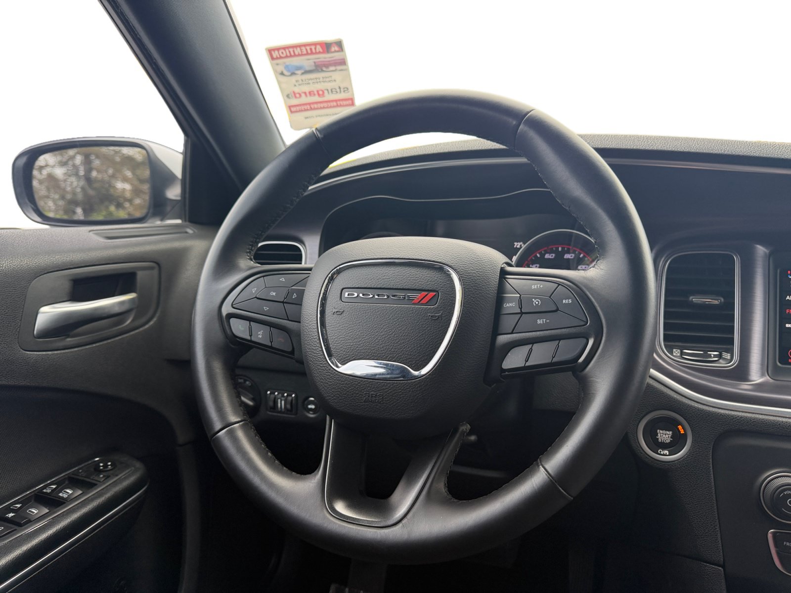 Used 2018 Dodge Charger SXT RWD image 12