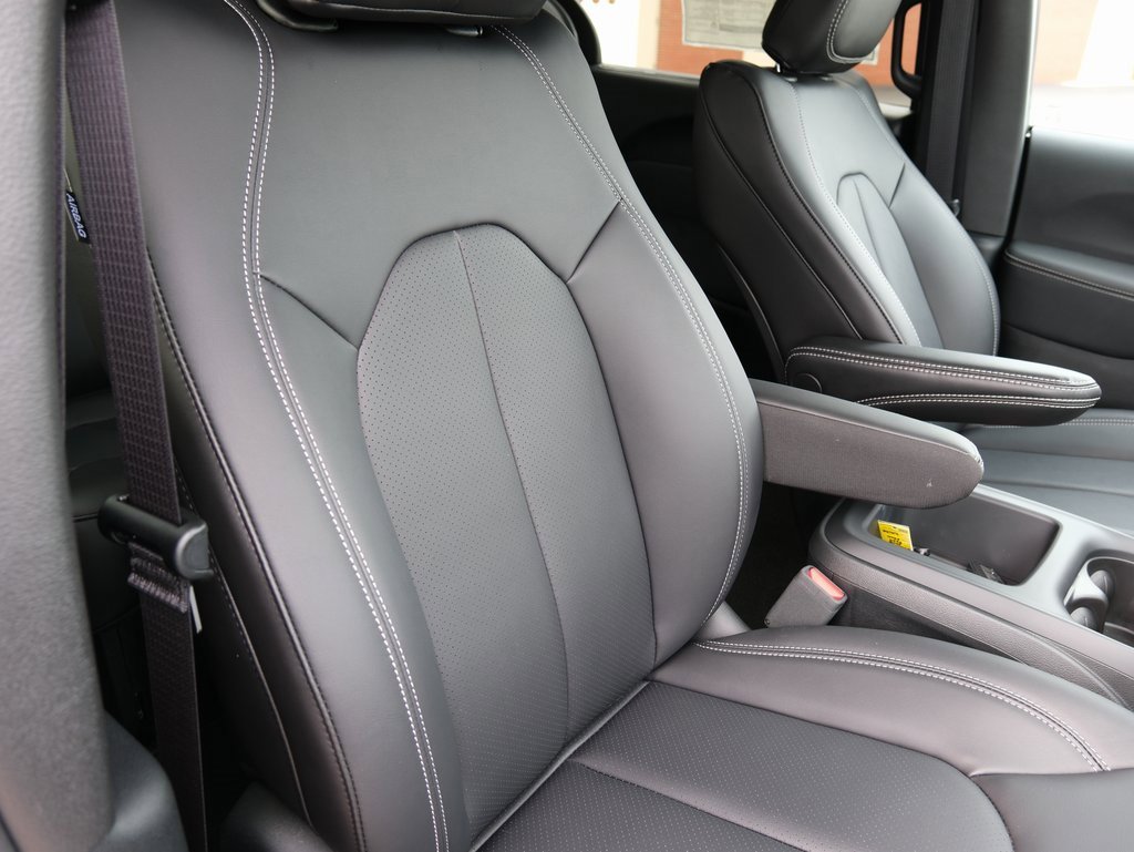 New 2025 Chrysler Pacifica Select image 31