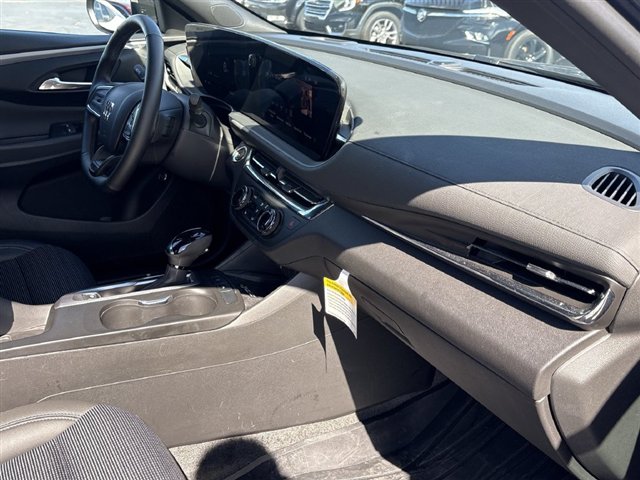 Used 2025 Buick Envista Sport Touring w/ Convenience I Package FWD image 27