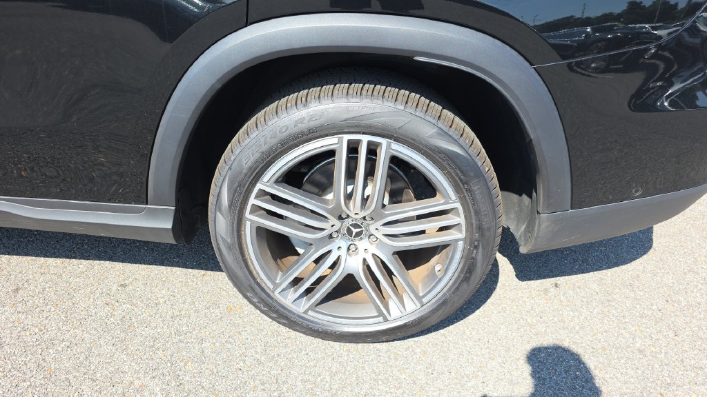 Certified 2025 Mercedes-Benz GLS 450 4MATIC image 10