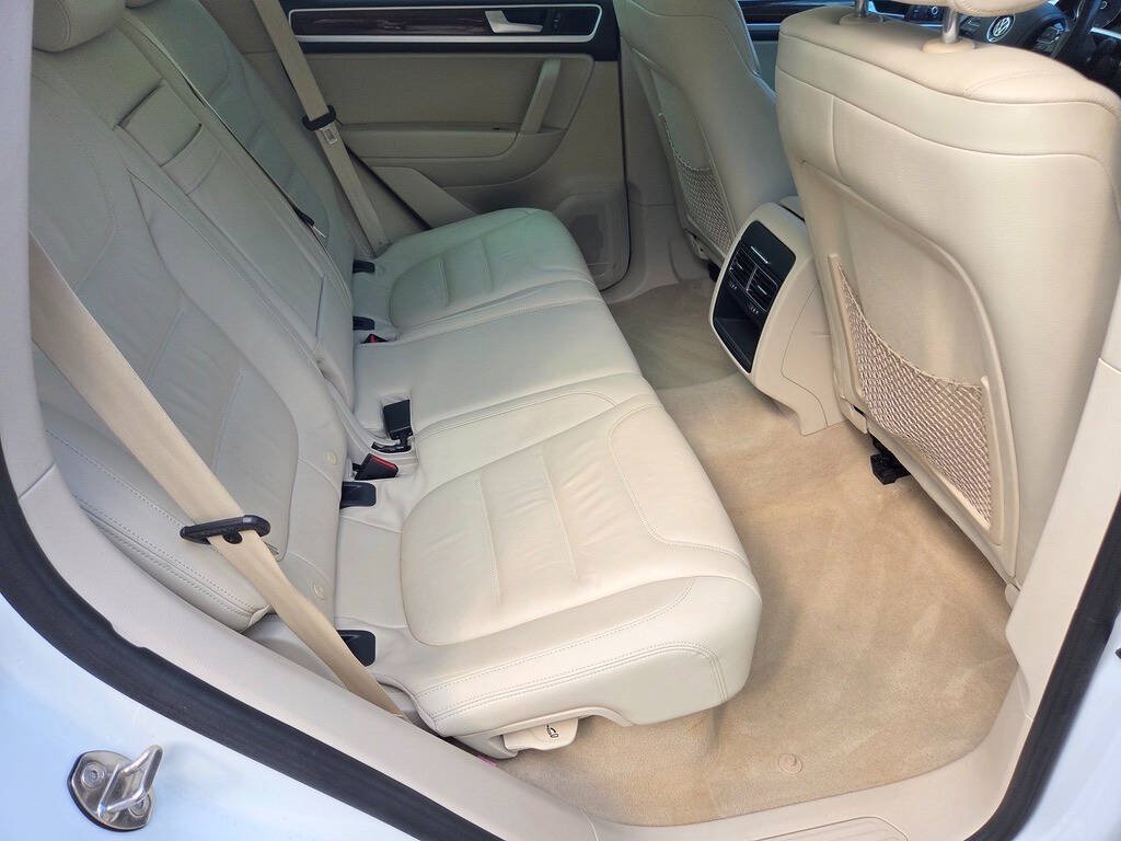 Used 2014 Volkswagen Touareg TDI AWD/4WD image 22