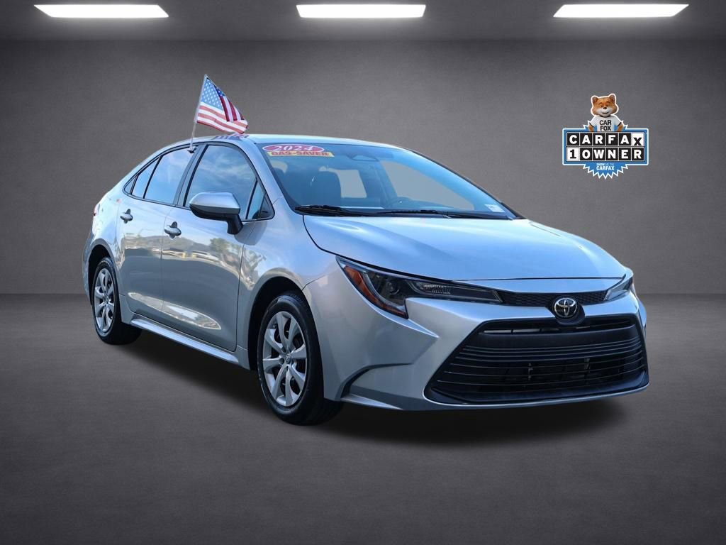 Used 2024 Toyota Corolla LE image 2