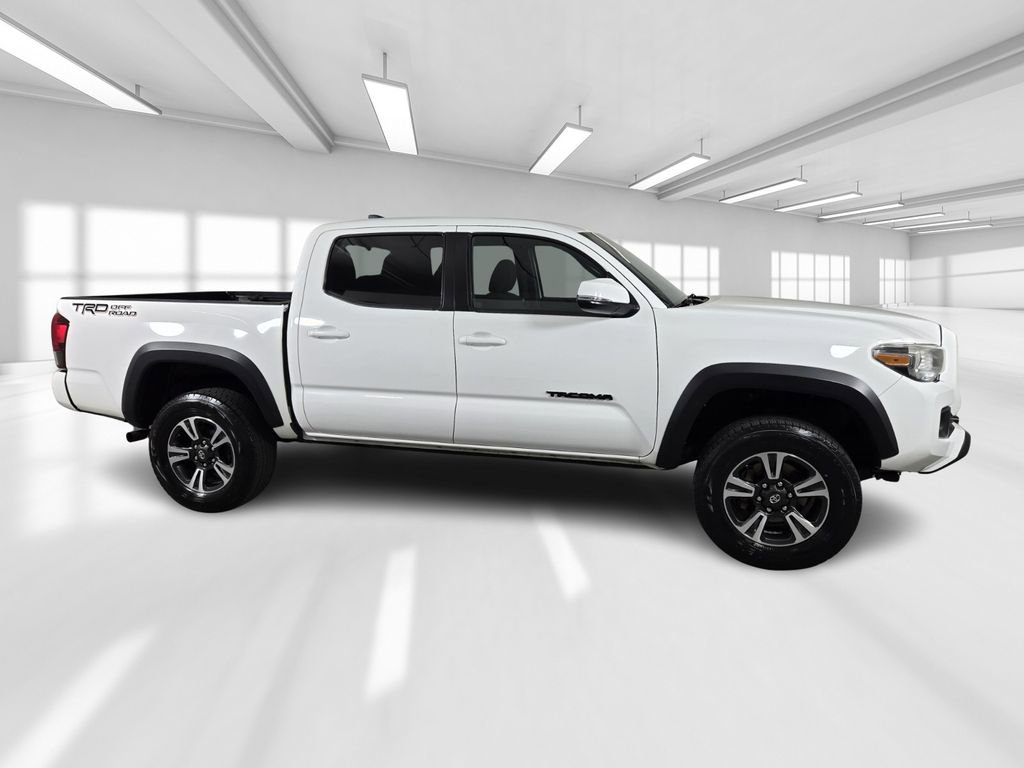 Used 2019 Toyota Tacoma TRD Off-Road w/ Technology Package image 9