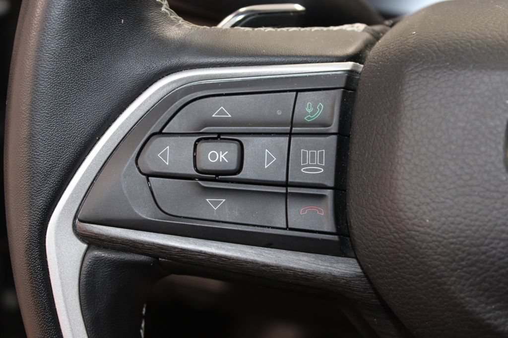 Used 2022 Jeep Grand Cherokee Limited AWD/4WD image 19