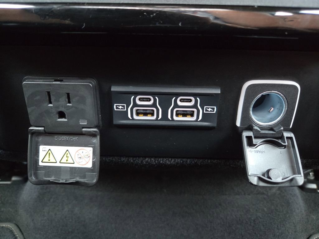 Used 2024 Jeep Wagoneer 4WD image 12