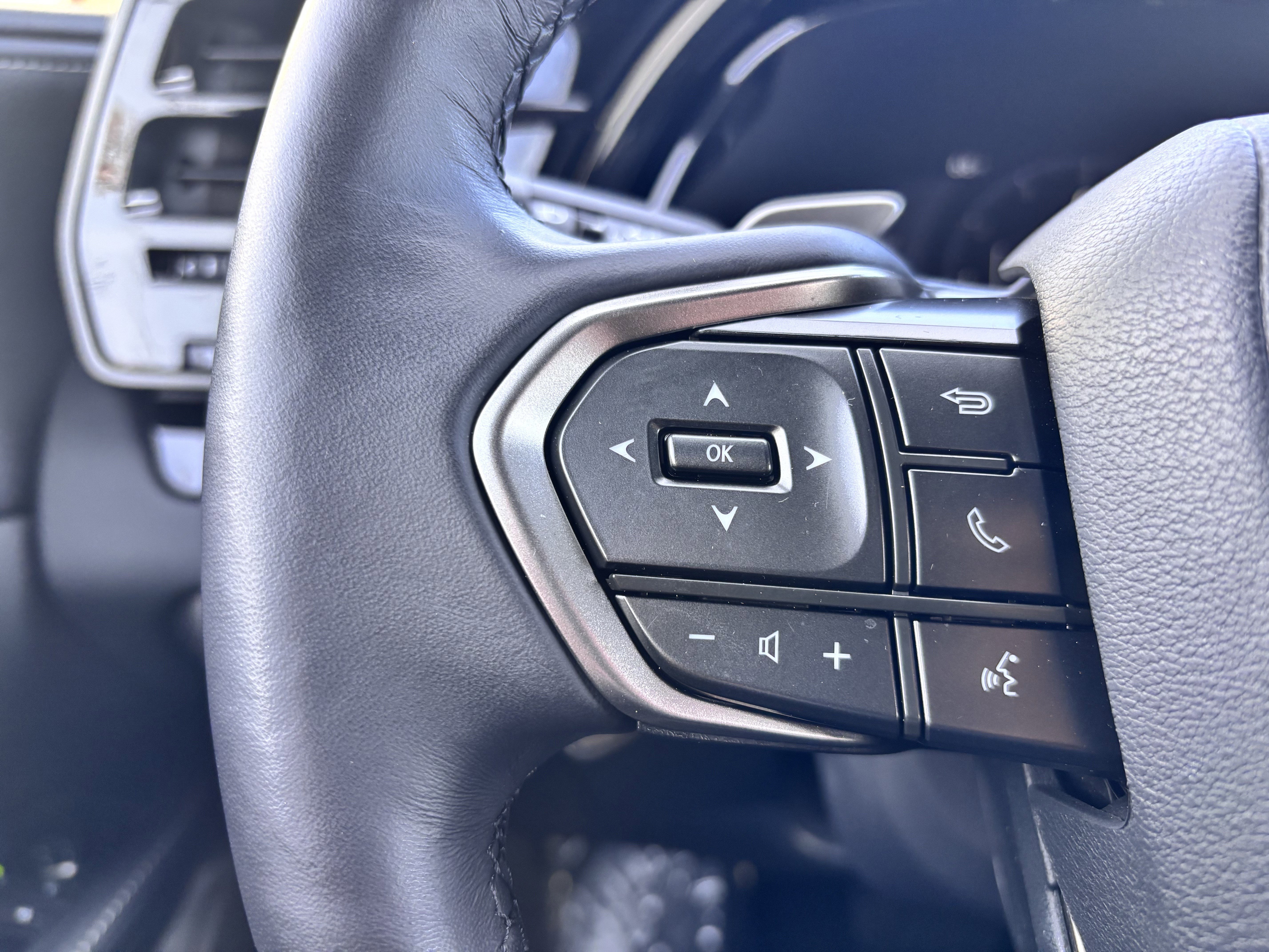 Used 2025 Lexus RX 350 Premium w/ Accessory Package (Z1) image 19