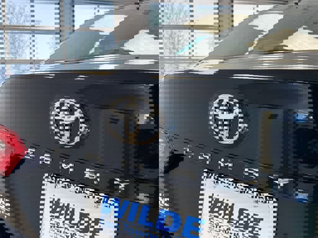 Used 2020 Toyota Camry LE image 12