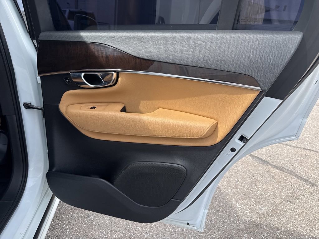 Used 2016 Volvo XC90 T6 Momentum image 30