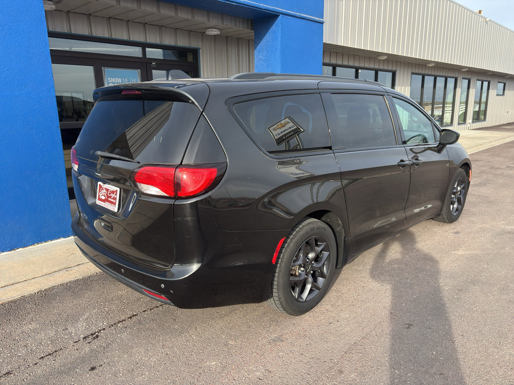 Used 2018 Chrysler Pacifica Touring-L w/ Premium Audio Group image 6