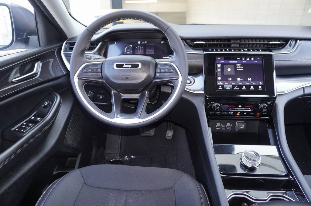 Used 2023 Jeep Grand Cherokee L Laredo image 13