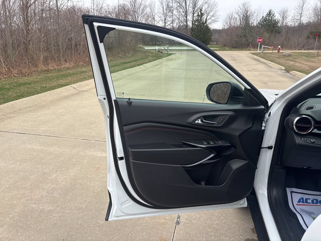 New 2026 Chevrolet Trax RS w/ Sunroof Package FWD image 13
