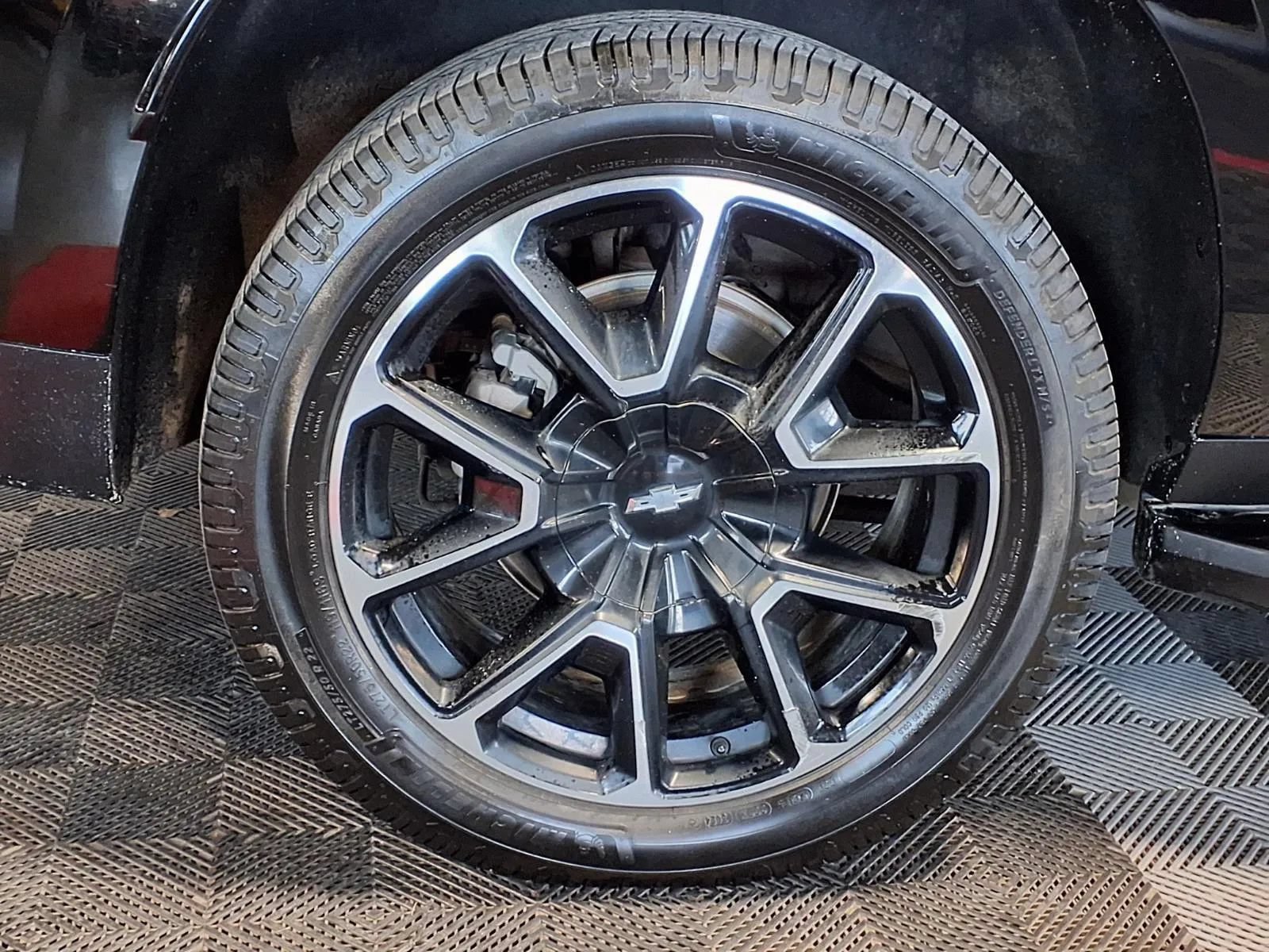 Used 2022 Chevrolet Suburban RST w/ Sport Performance Package AWD/4WD image 9