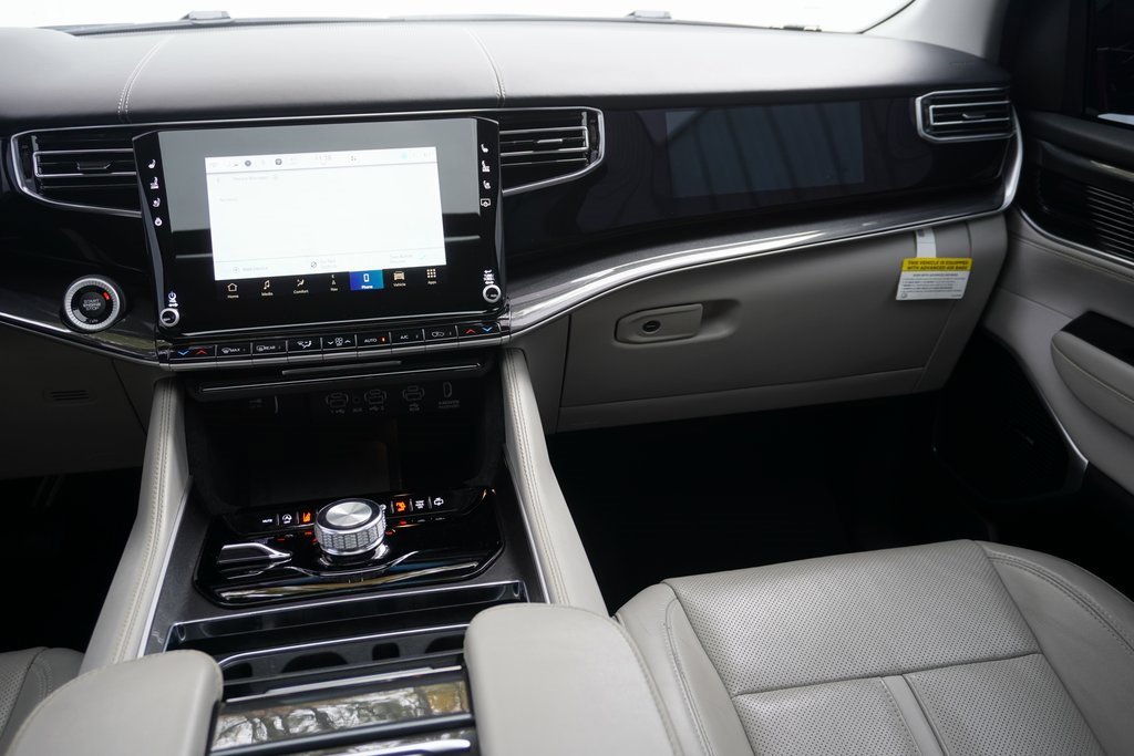 Used 2023 Jeep Wagoneer 4WD w/ Premium Group I image 25