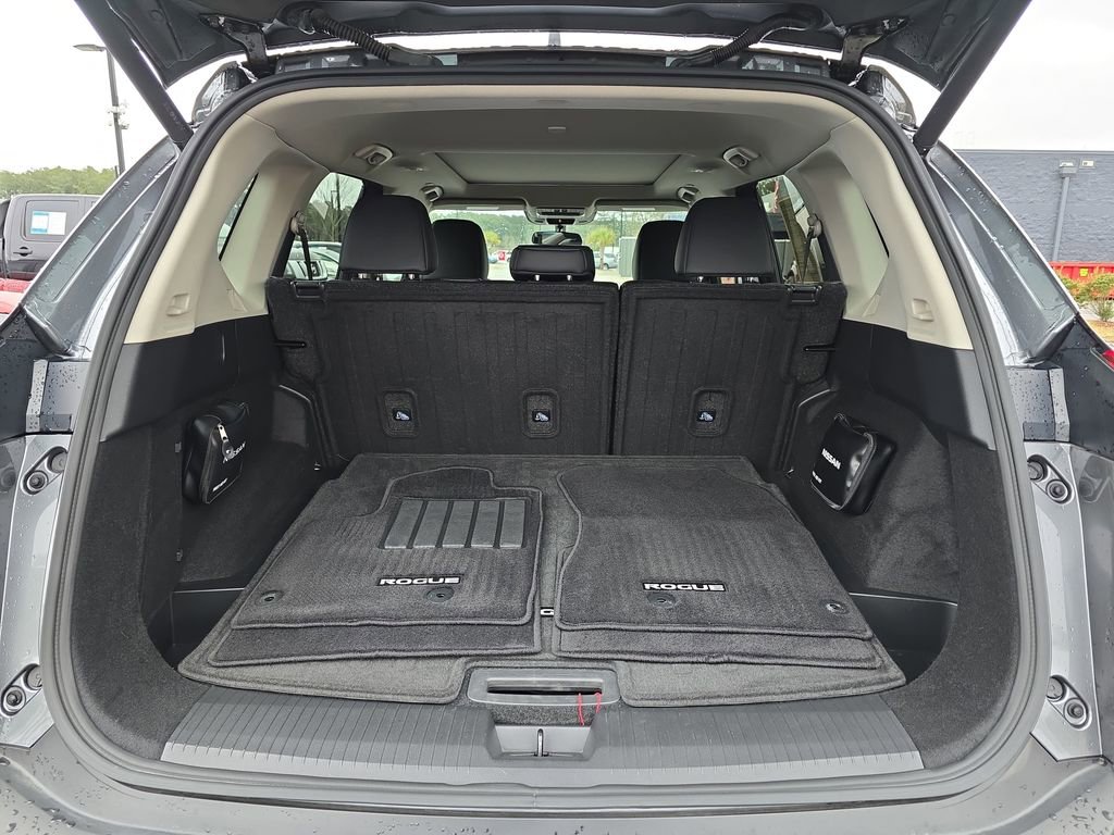 Used 2023 Nissan Rogue SV w/ SV Premium B Package image 15
