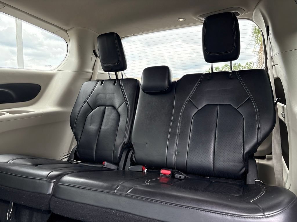 Used 2023 Chrysler Pacifica Touring-L FWD image 30