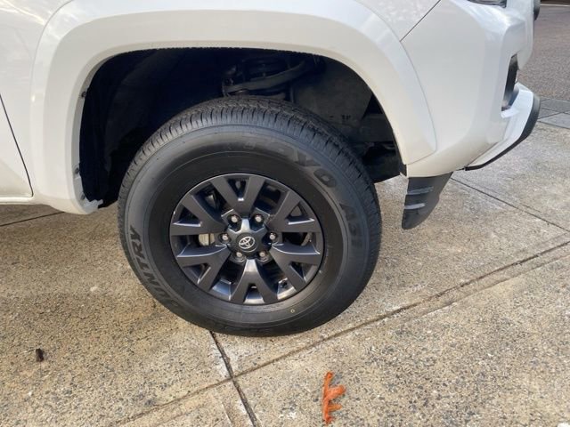 Used 2021 Toyota Tacoma SR5 AWD/4WD image 23