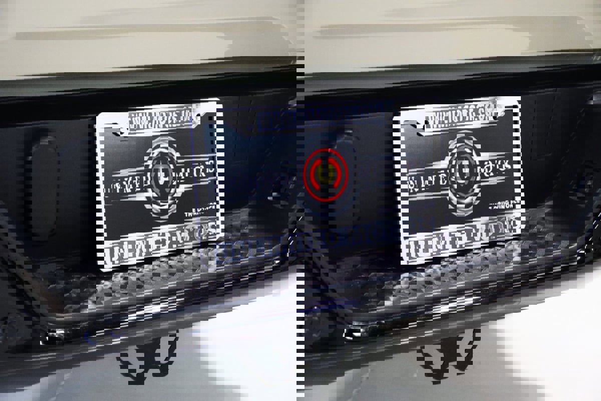 Used 2024 Chevrolet Colorado Z71 w/ Z71 Convenience Package 2 image 9