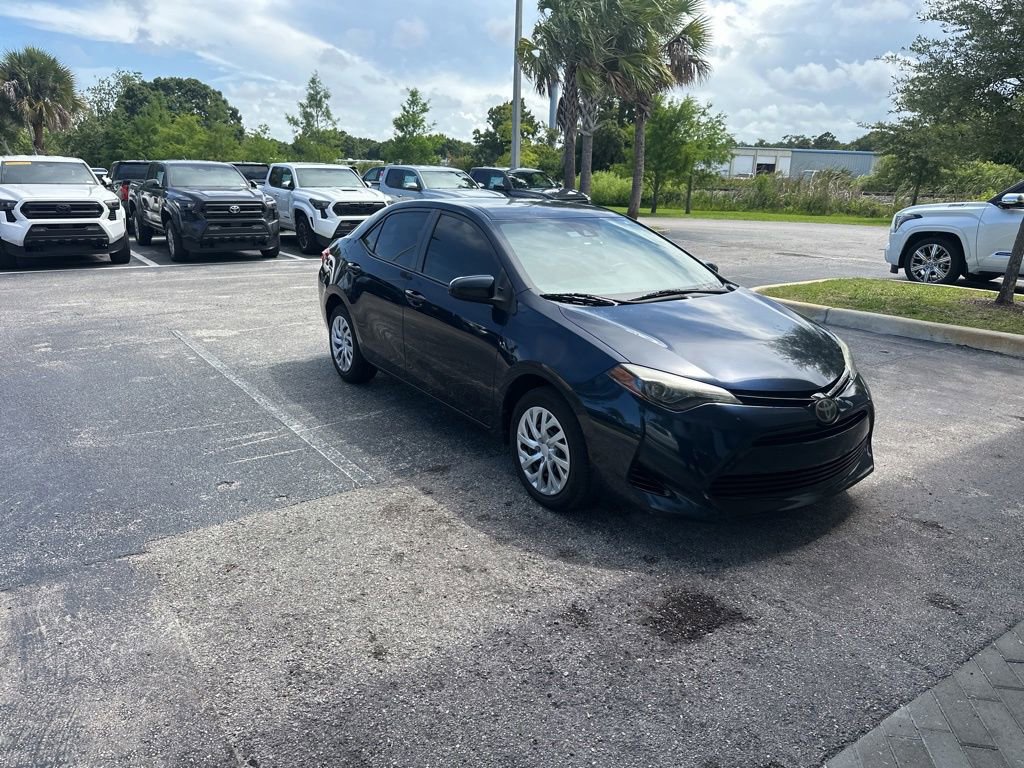Used 2018 Toyota Corolla LE FWD image 2