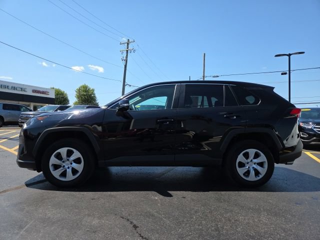 Used 2022 Toyota RAV4 LE AWD/4WD image 4