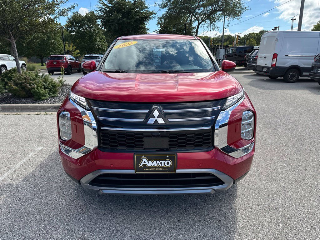 Used 2025 Mitsubishi Outlander SE AWD/4WD image 4