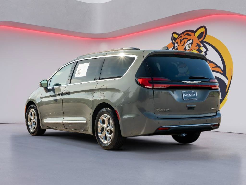 Used 2022 Chrysler Pacifica Limited FWD image 8