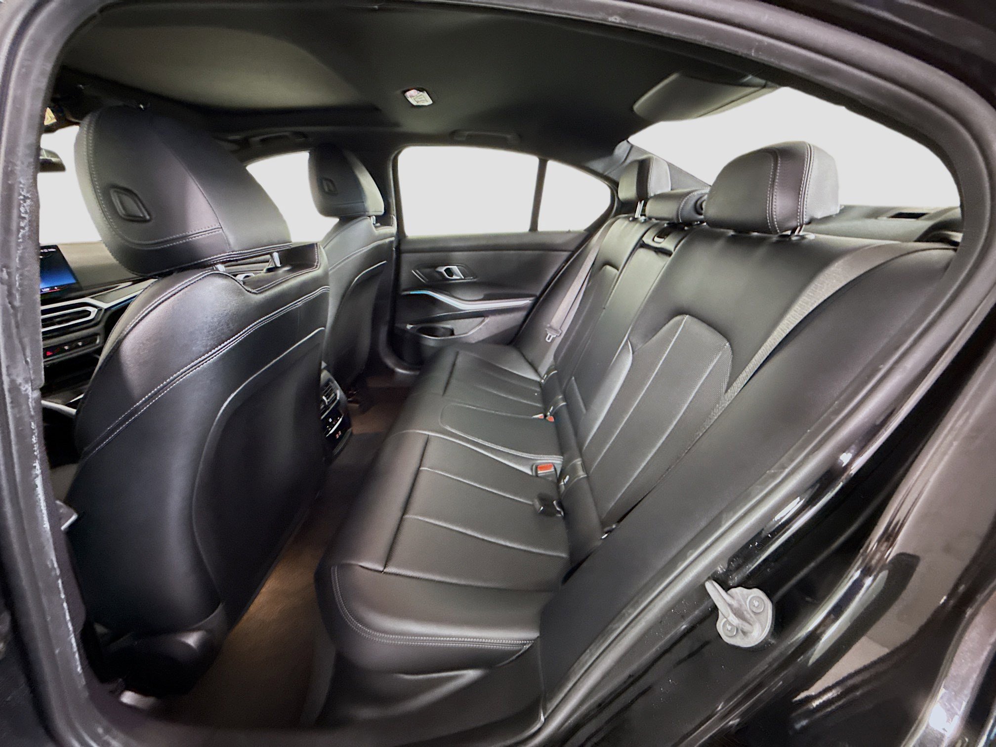 Used 2024 BMW 330e image 25