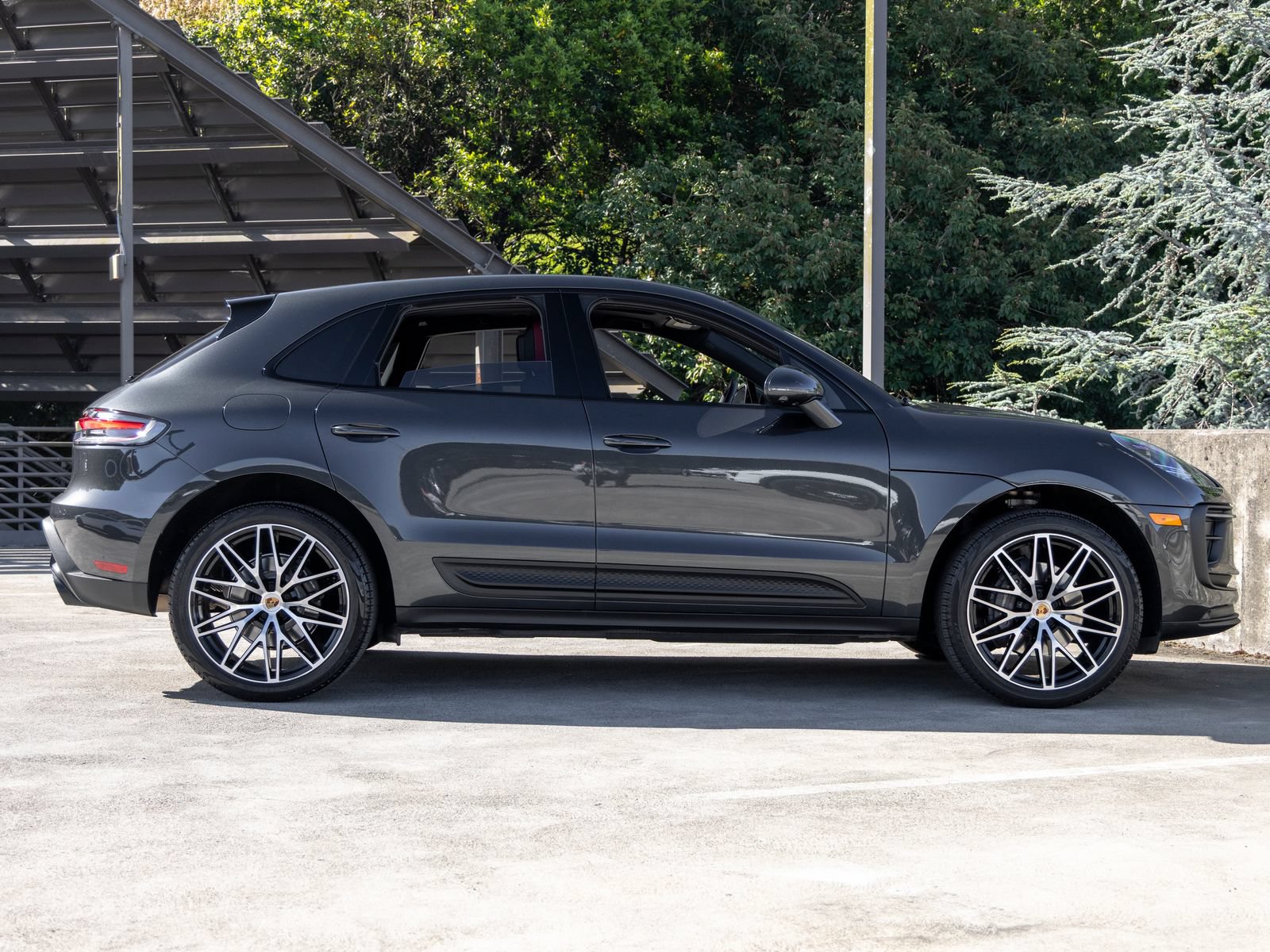 Certified 2023 Porsche Macan AWD/4WD image 12