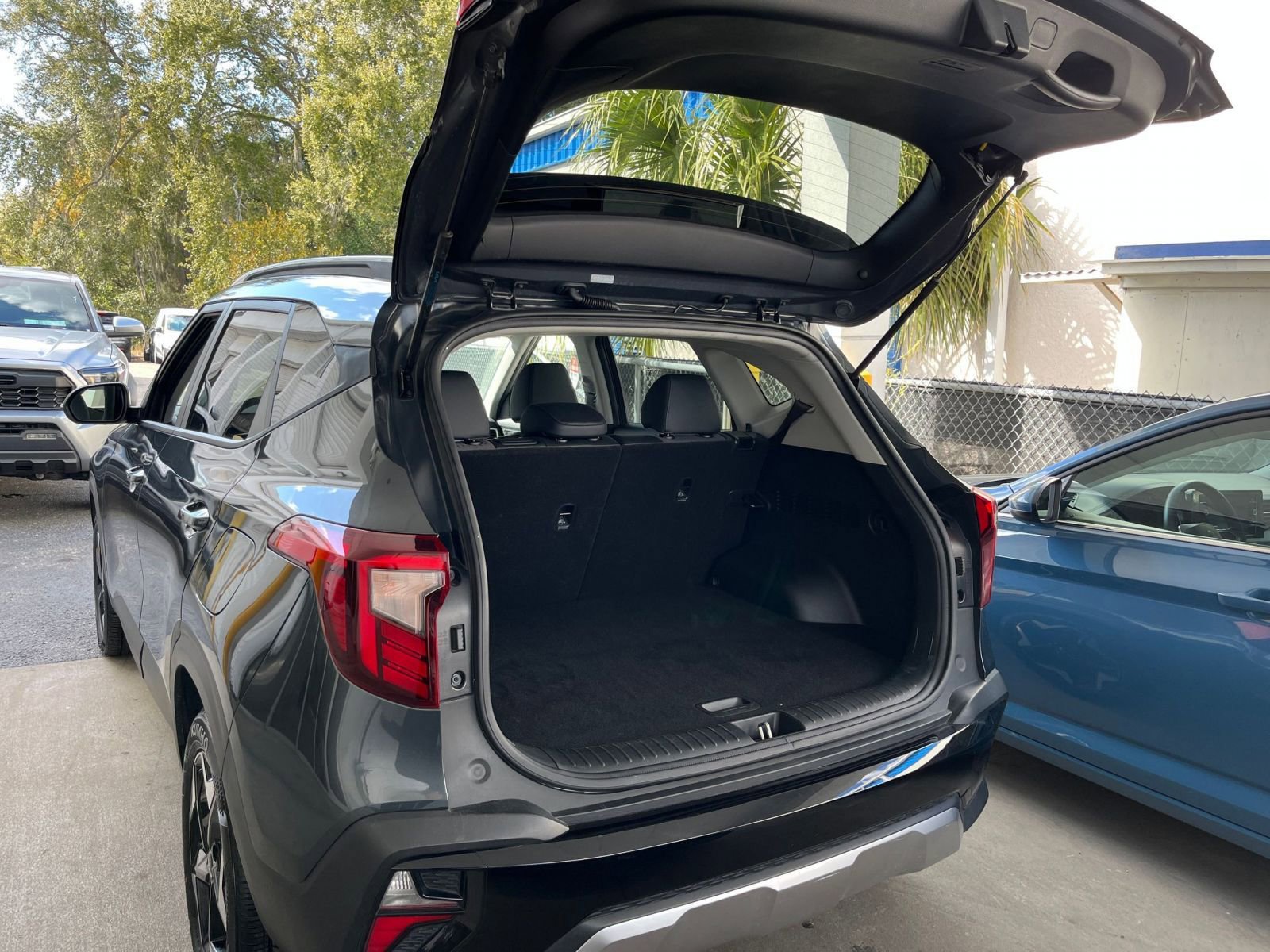 Used 2025 Kia Seltos S image 33