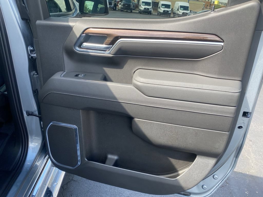 Used 2023 Chevrolet Silverado 1500 LT AWD/4WD image 46
