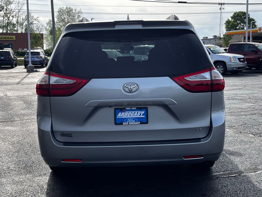 Used 2019 Toyota Sienna LE w/ LE Preferred Package FWD image 6