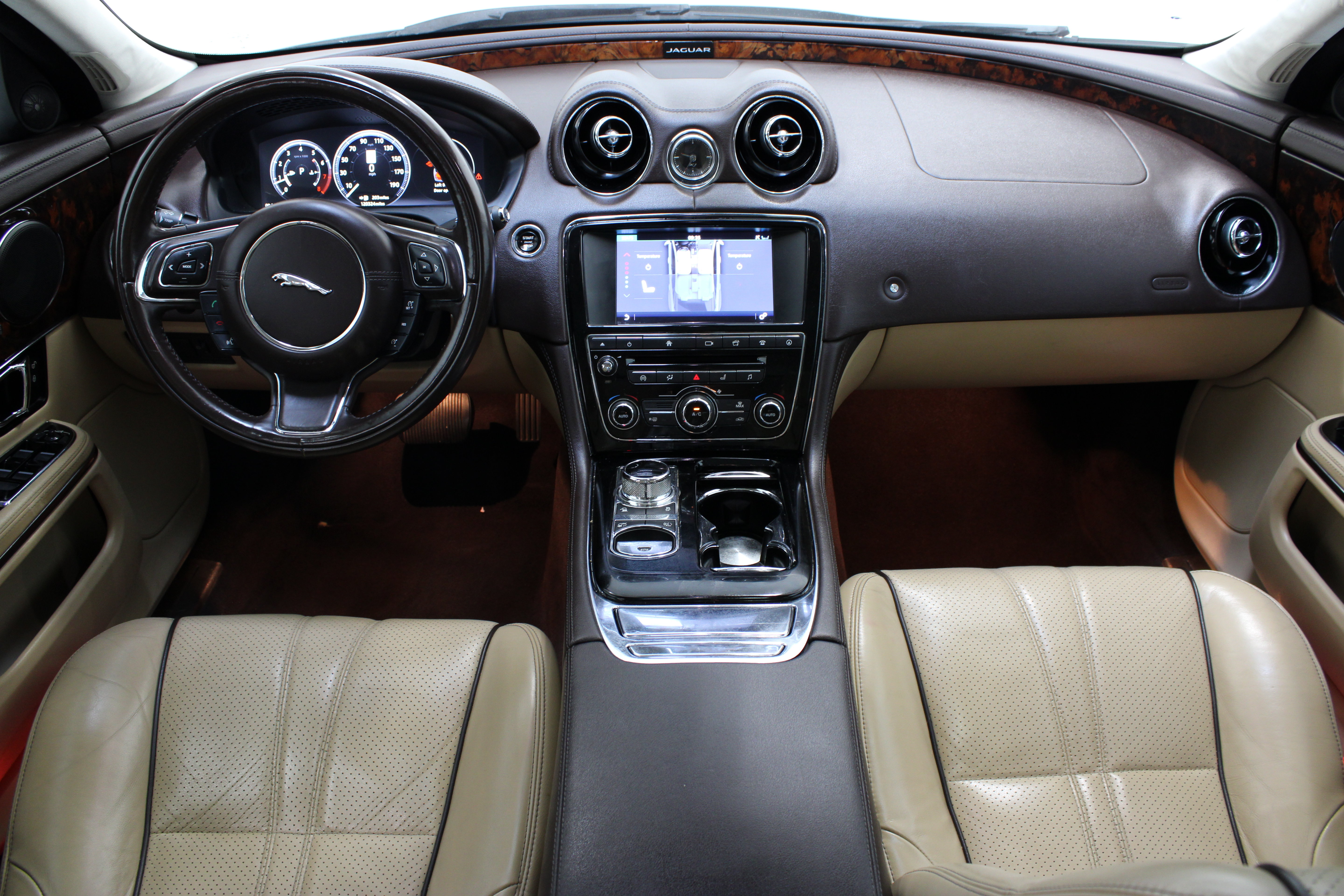 Used 2016 Jaguar XJ R-Sport RWD image 32