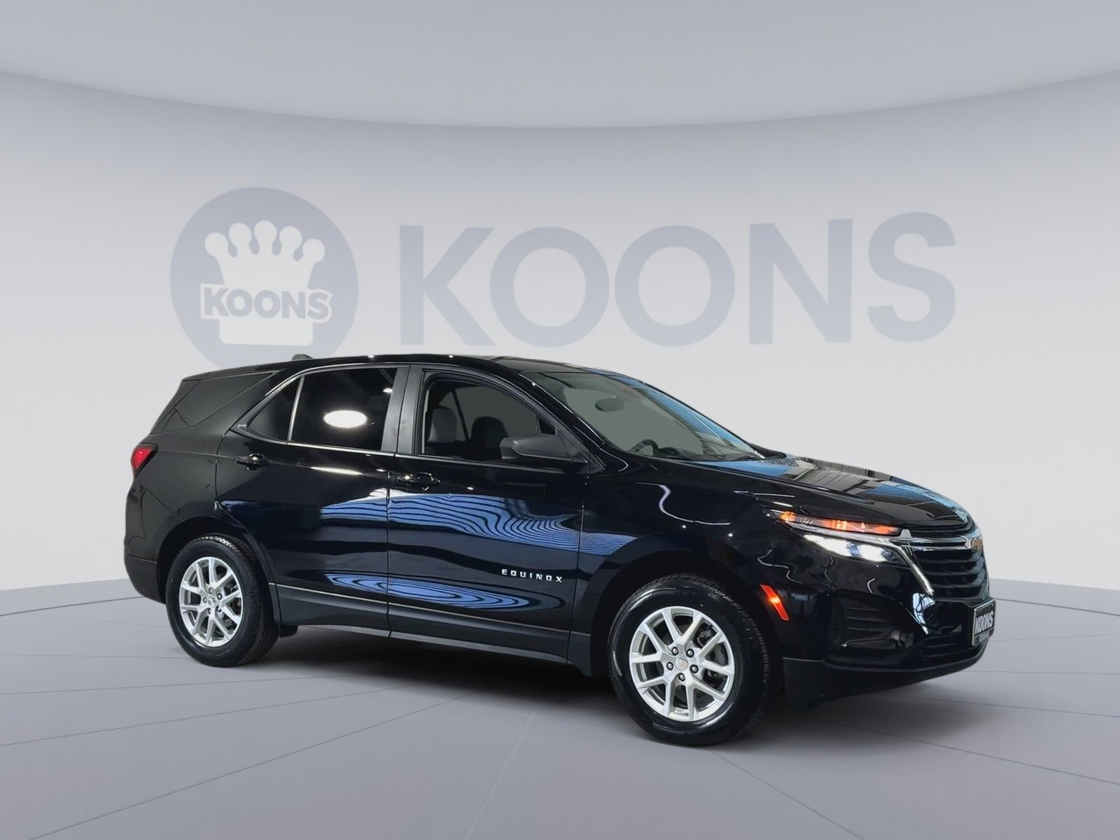 Used 2023 Chevrolet Equinox LS w/ LS Convenience Package image 2