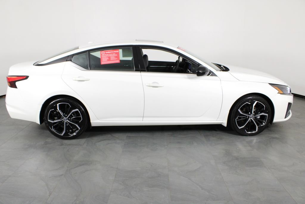 Used 2024 Nissan Altima 2.5 SR w/ SR Premium Package FWD image 15