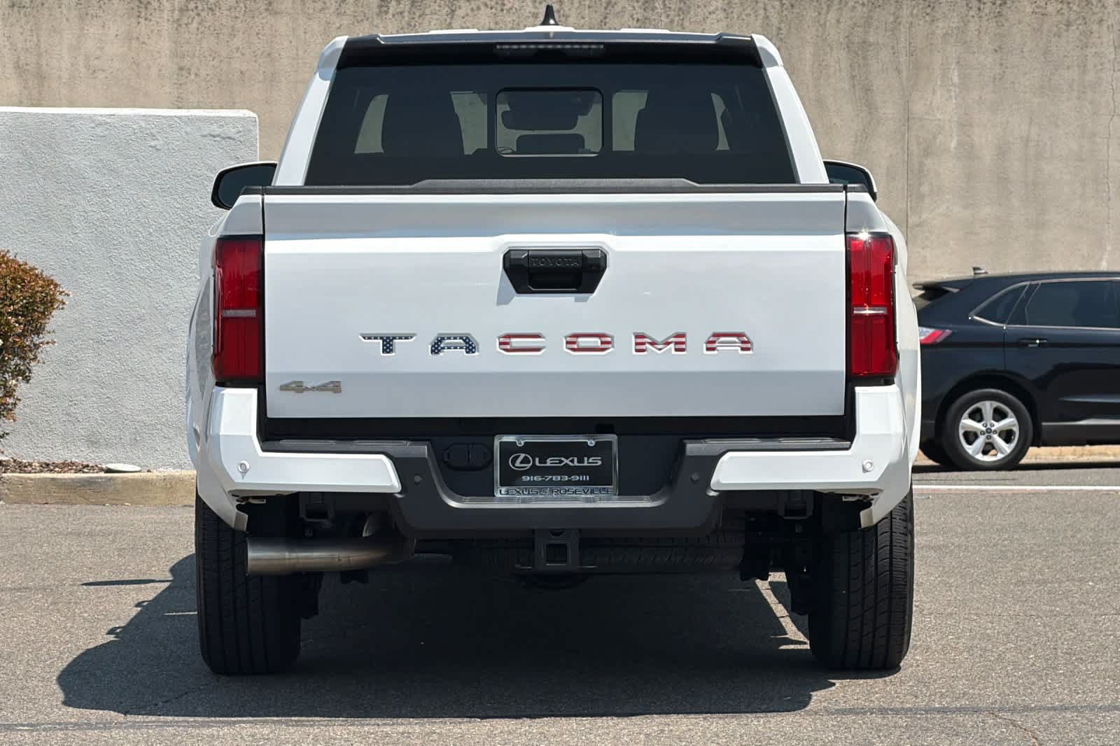 Used 2024 Toyota Tacoma SR5 w/ SR5 Upgrade Package AWD/4WD image 8