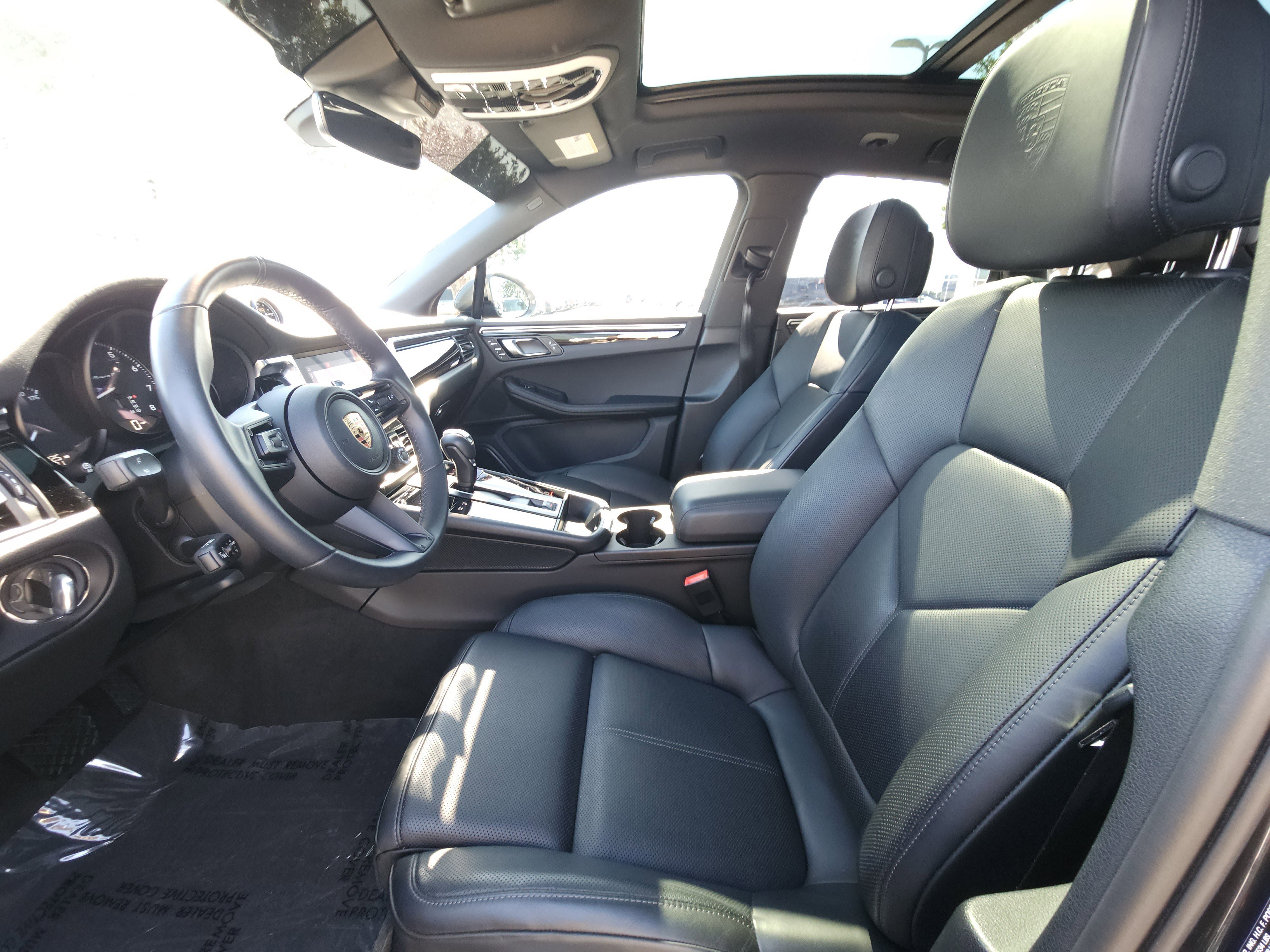 Used 2025 Porsche Macan Turbo AWD/4WD image 18