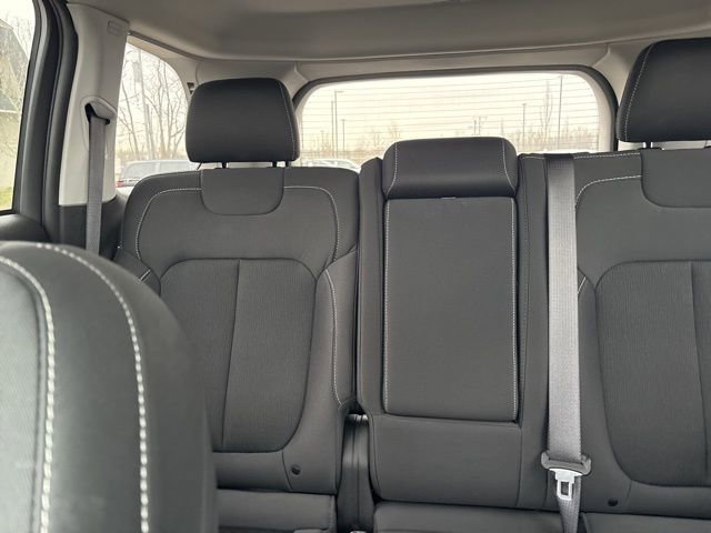 Used 2024 Jeep Grand Cherokee Laredo X image 38