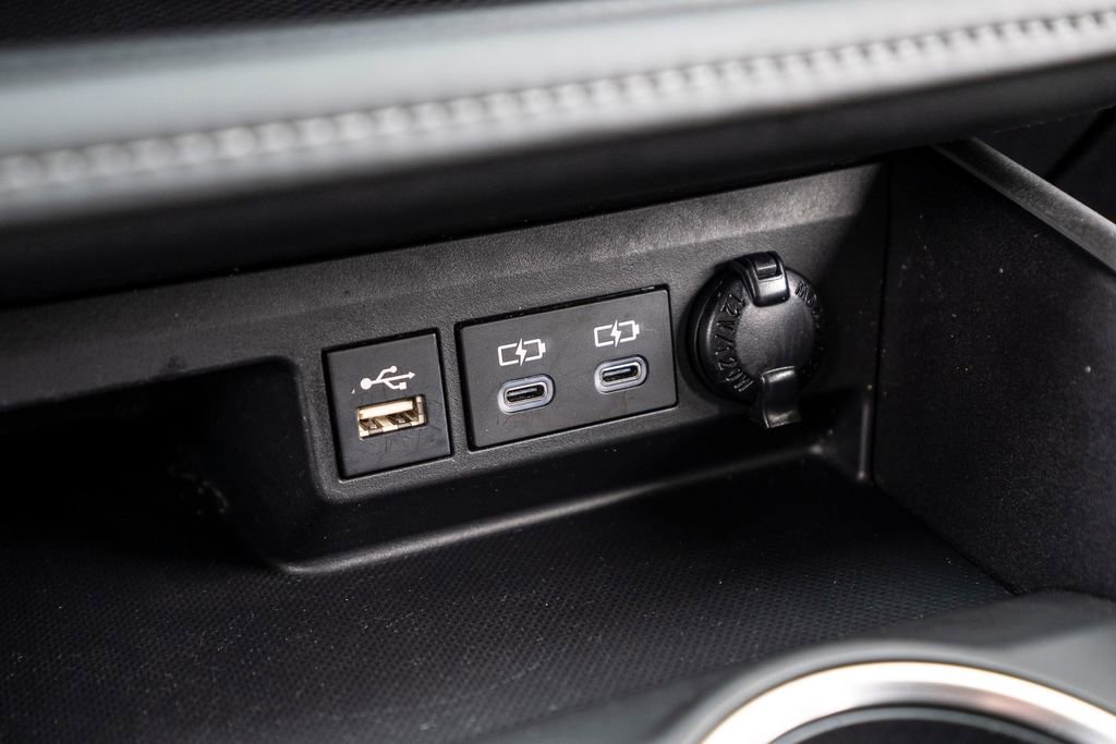 Used 2023 Toyota Highlander L image 23