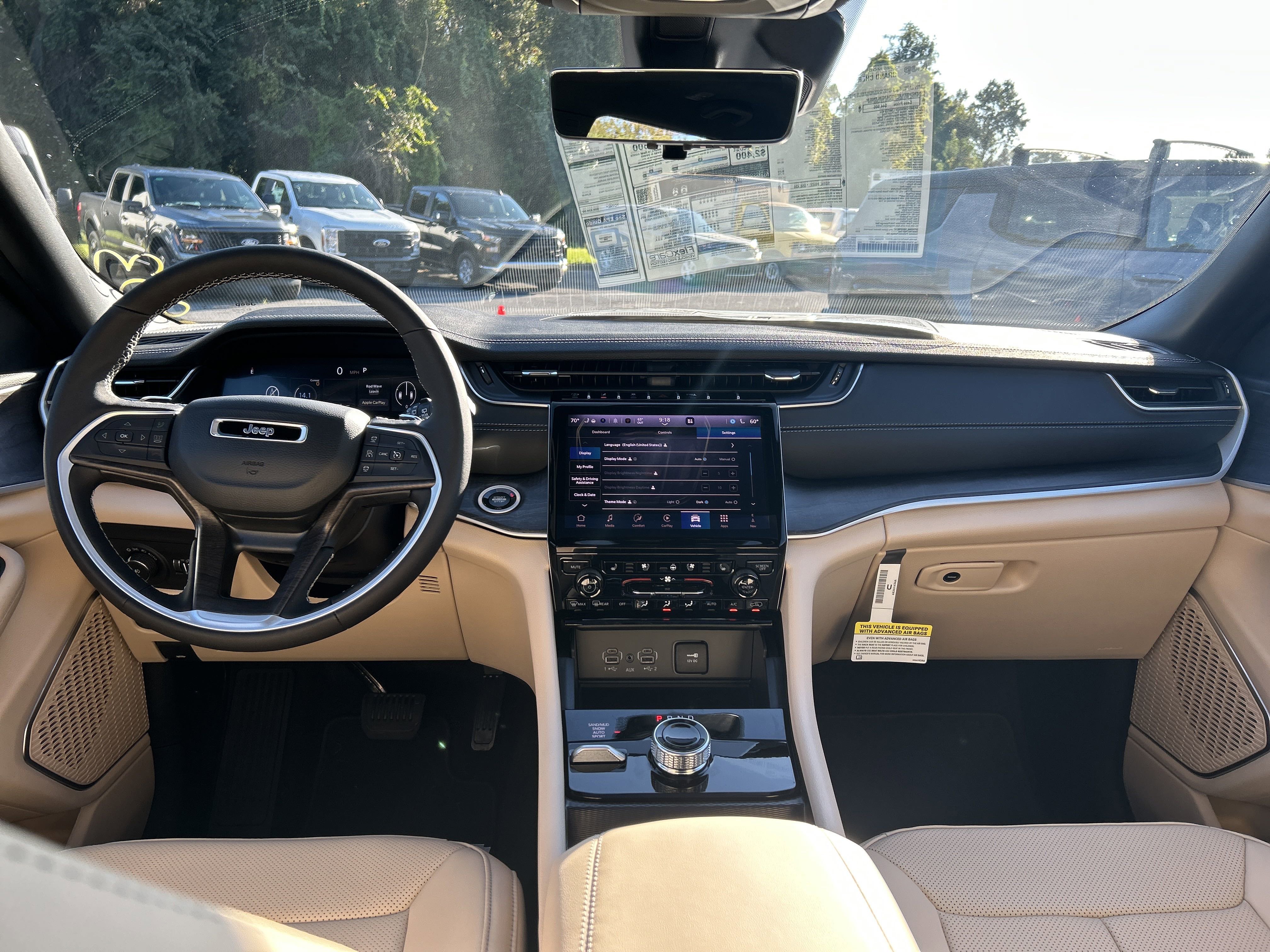 New 2025 Jeep Grand Cherokee Limited w/ Luxury Tech Group II image 32