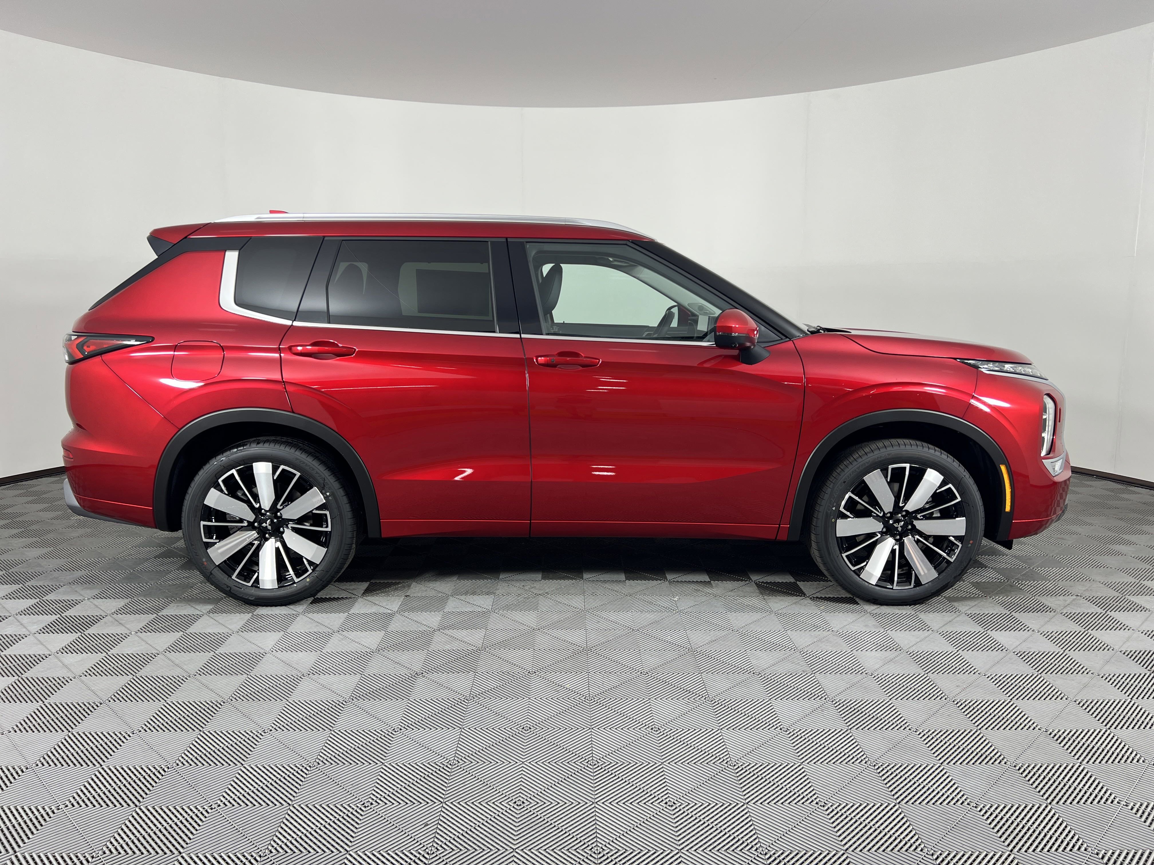 New 2025 Mitsubishi Outlander SEL image 27