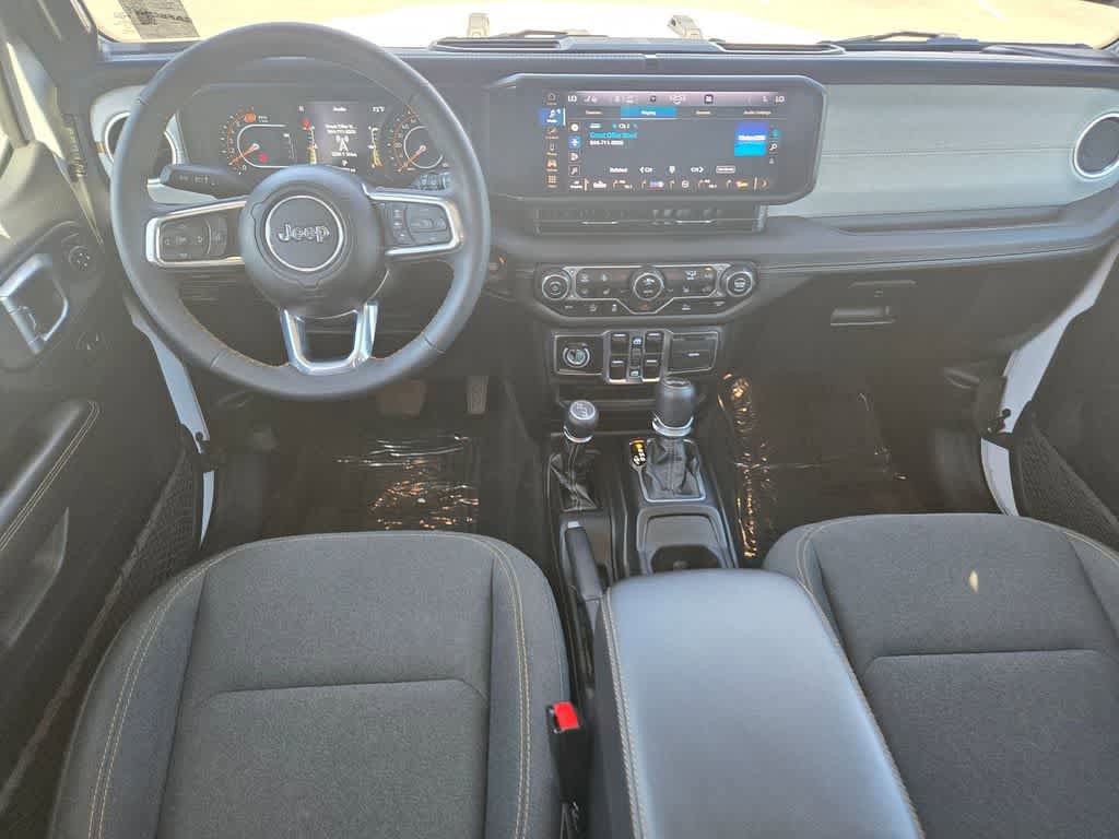 Used 2025 Jeep Wrangler Sahara AWD/4WD image 9